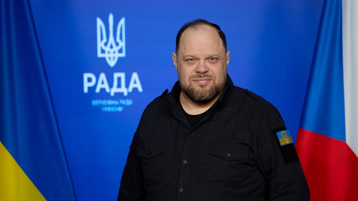 V ukrajinském parlamentu se objevila česká vlajka. V reakci na Okamuru